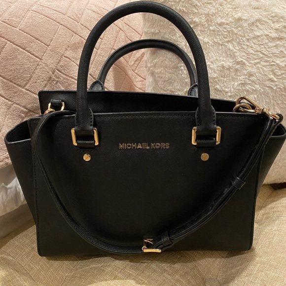 Michael Kors Handbags - Michael Kors Selma bag